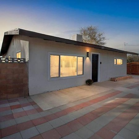 Modern City Ranch 3 Bdrm Family Home Access By Dirt Road Palmdale Exterior photo
