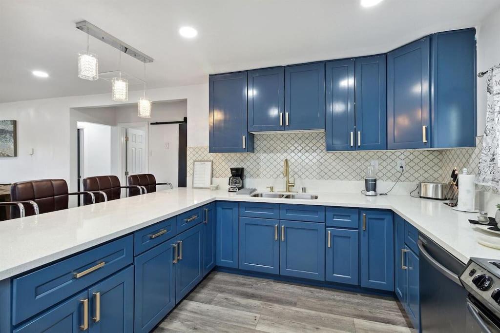 Modern City Ranch 3 Bdrm Family Home Access By Dirt Road Palmdale Exterior photo