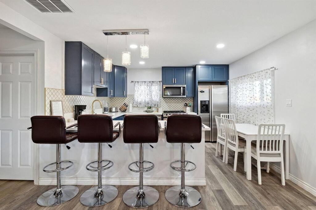 Modern City Ranch 3 Bdrm Family Home Access By Dirt Road Palmdale Exterior photo