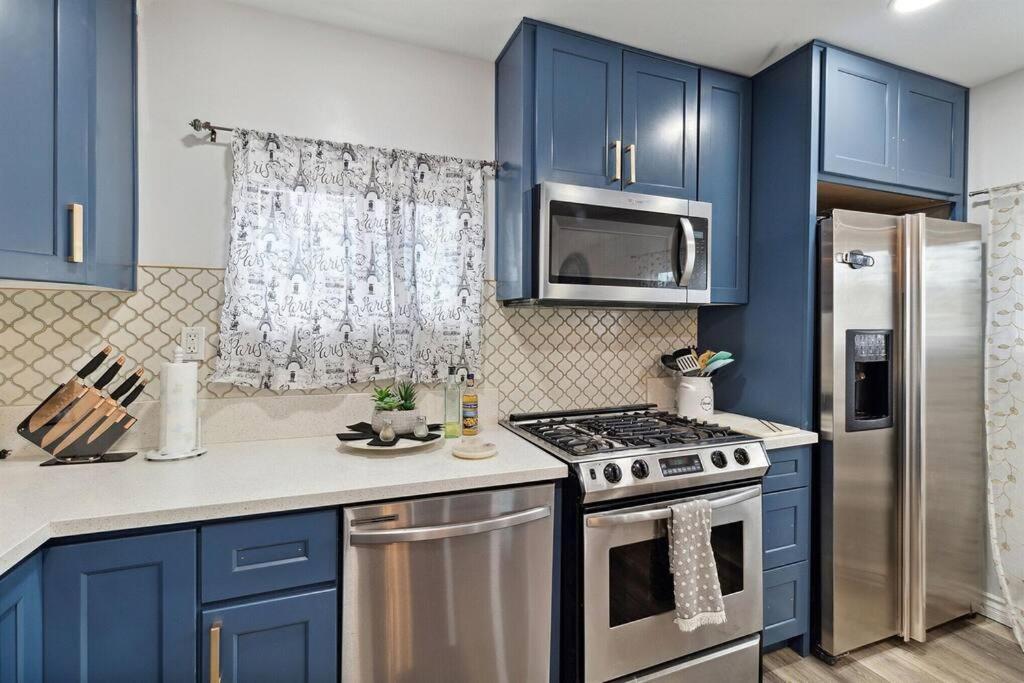 Modern City Ranch 3 Bdrm Family Home Access By Dirt Road Palmdale Exterior photo