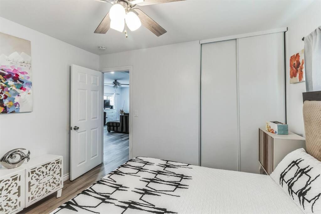 Modern City Ranch 3 Bdrm Family Home Access By Dirt Road Palmdale Exterior photo