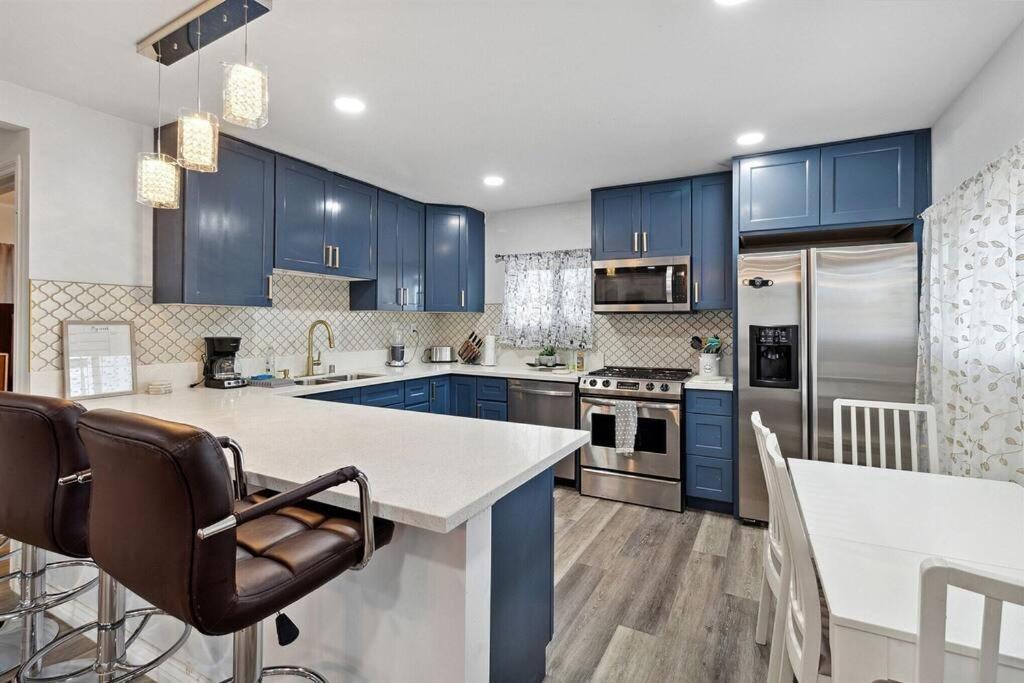 Modern City Ranch 3 Bdrm Family Home Access By Dirt Road Palmdale Exterior photo